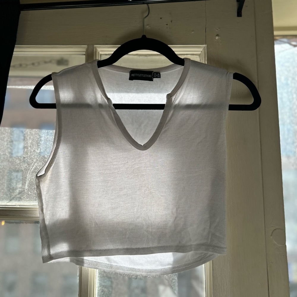 White v neck tank